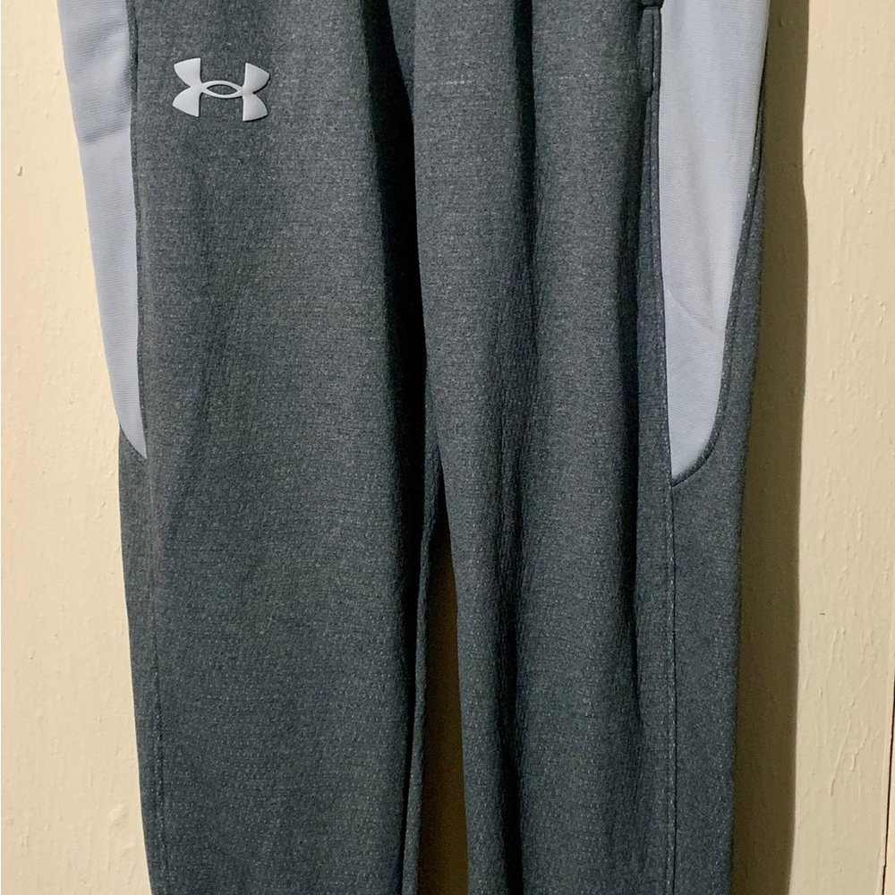 Boys Gray Under Armour Fleece Pants, Size YMD